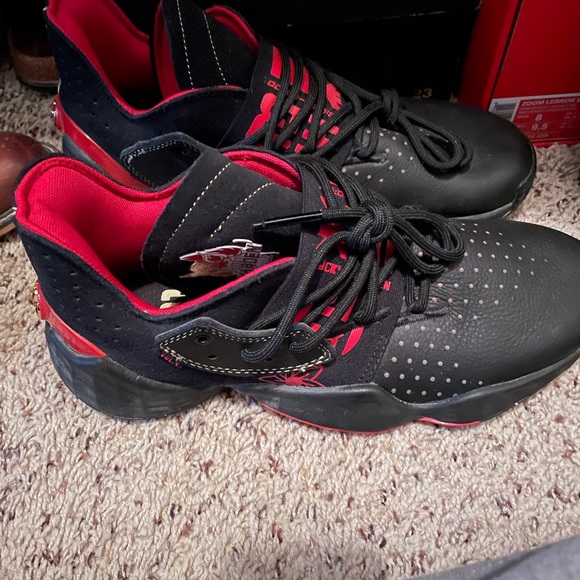 Shoes - Picture 3 of 3